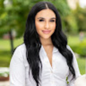 Meet your Posher, Jazmyn ariana